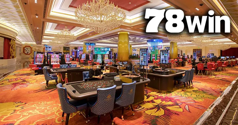 Khu sảnh chơi xa hoa với hàng trăm bàn Baccarat, Blackjack, Poker và Roulette chuẩn Las Vegas